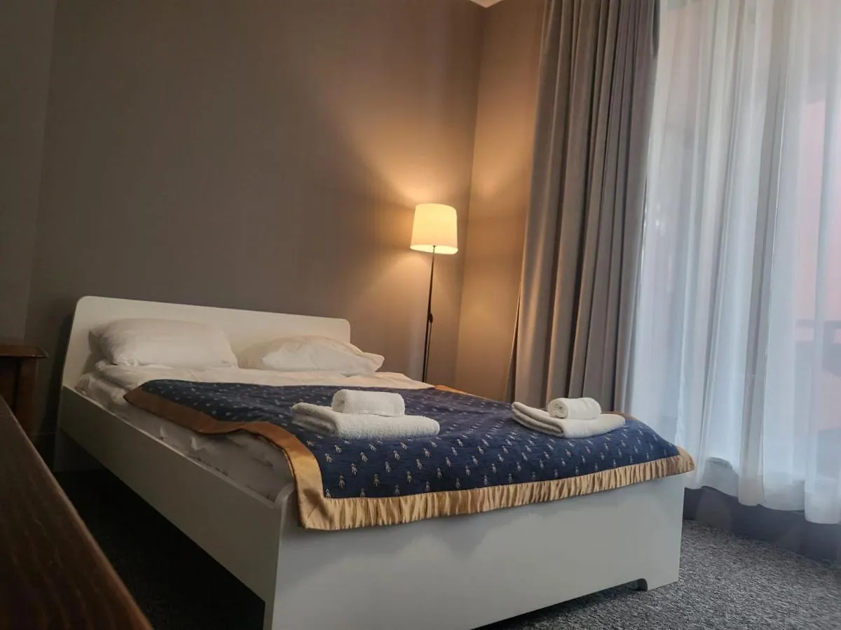 Hostel Bialoleka Premium - Free Parking & Wifi Варшава
