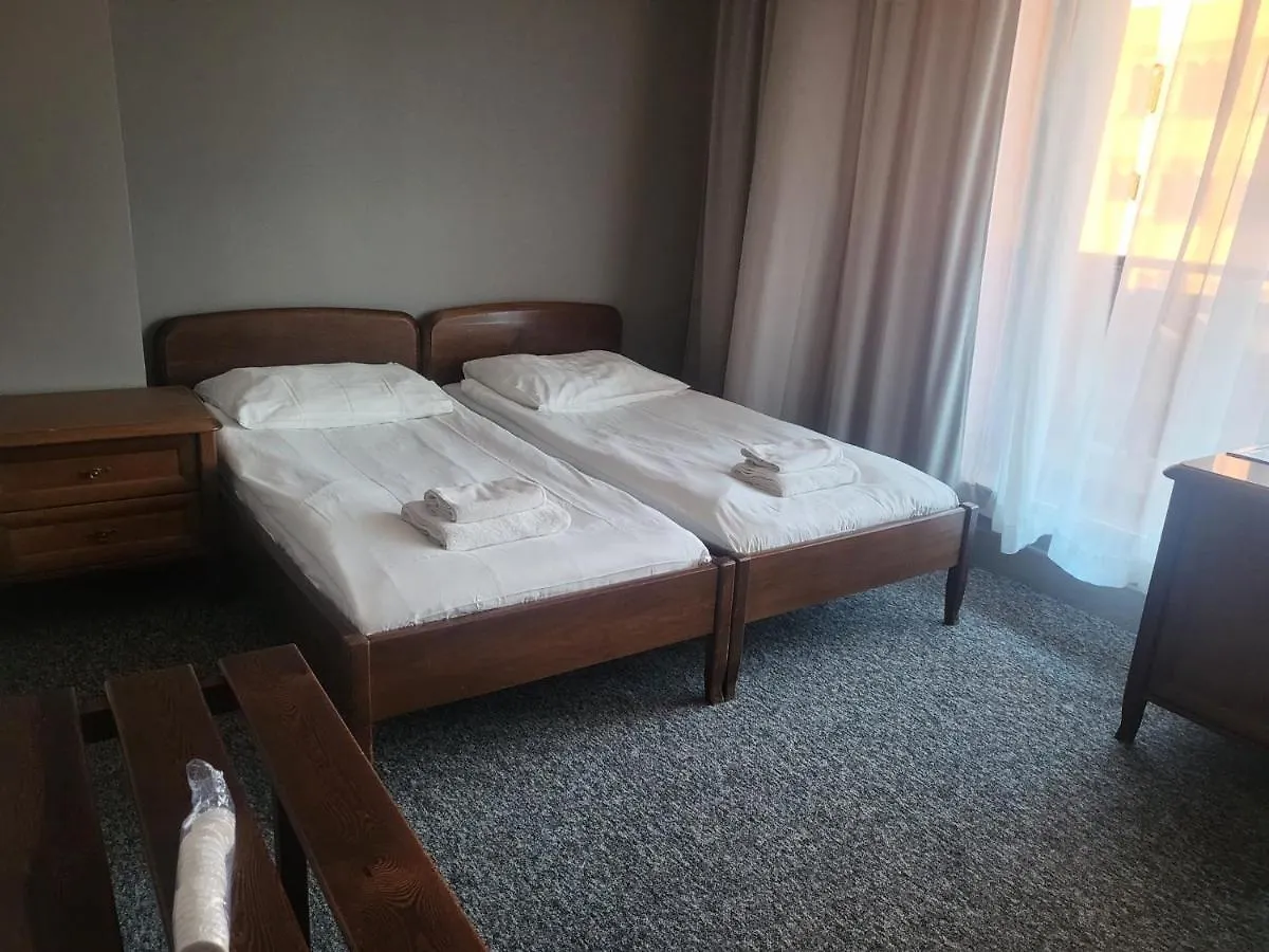 Hostel Bialoleka Premium - Free Parking & Wifi Варшава