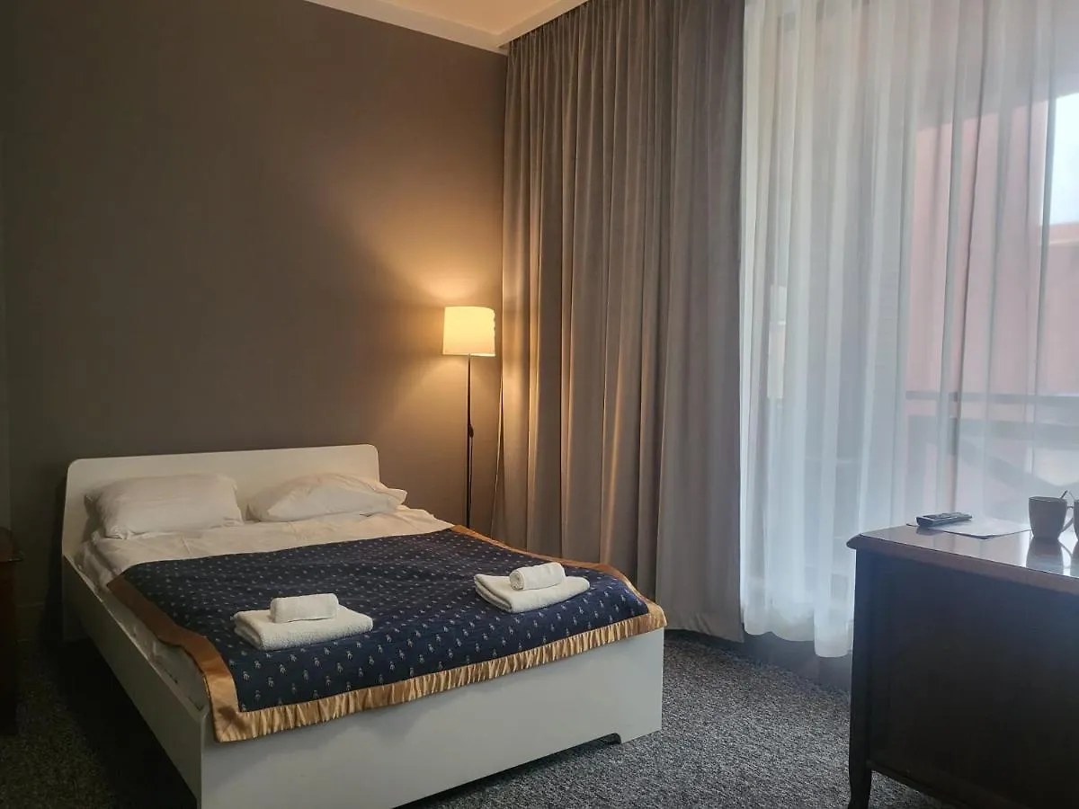 Hostel Bialoleka Premium - Free Parking & Wifi Варшава